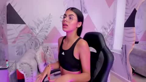 Snapshot of isa_little4u chatting on March 8, 2025, 4:28 pm online show from March 8, 2025, 4:28 pm