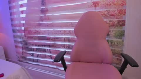 Snapshot of isa_little4u chatting on October 3, 2025, 3:31 pm online show from October 3, 2025, 3:31 pm