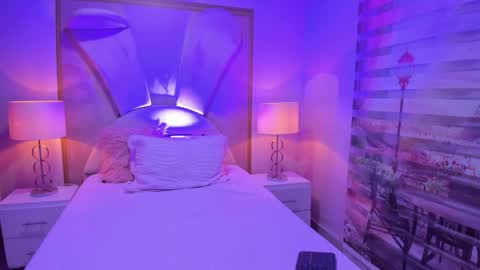 Snapshot of isa_little4u chatting on October 30, 2025, 7:43 am online show from October 30, 2025, 7:43 am