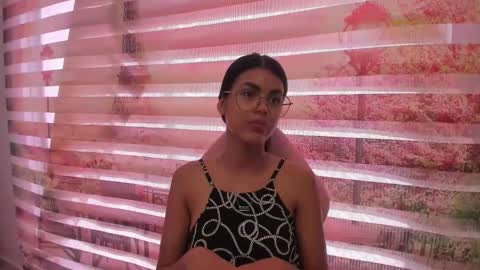 Snapshot of isa_little4u chatting on October 30, 2025, 7:47 pm online show from October 30, 2025, 7:47 pm