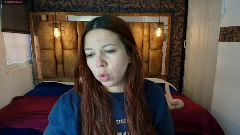 Snapshot of isa_thompson__ chatting on May 8, 2026, 11:37 am I S A online show from May 8, 2026, 11:37 am