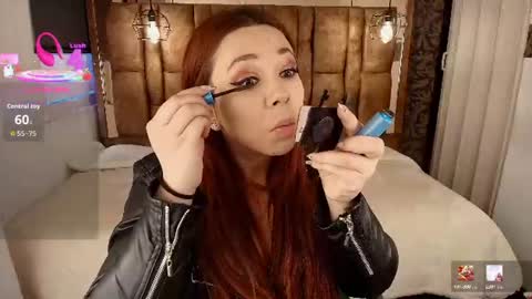 Snapshot of isa_thompson__ chatting on June 12, 2026, 11:42 am I S A online show from June 12, 2026, 11:42 am