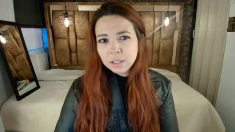Snapshot of isa_thompson__ chatting on July 13, 2026, 11:46 am I S A online show from July 13, 2026, 11:46 am