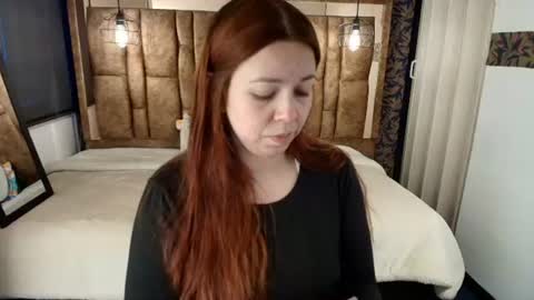Snapshot of isa_thompson__ chatting on August 3, 2026, 11:37 am I S A online show from August 3, 2026, 11:37 am
