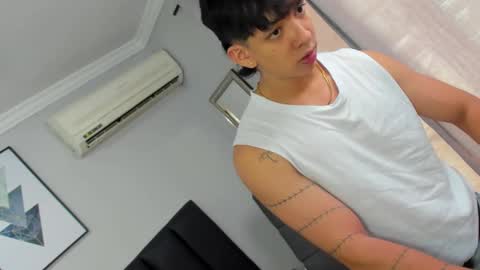 isaac_cryston online show from February 7, 2025, 3:08 pm