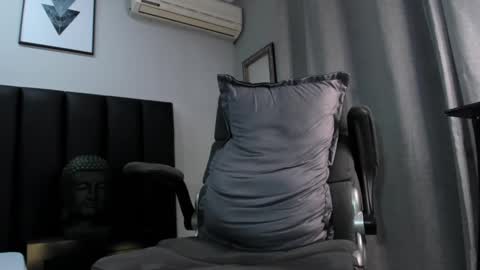 isaac_cryston online show from March 7, 2025, 11:49 pm