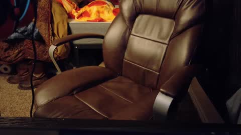 Snapshot of isaac_sheffield chatting on December 18, 2024, 7:58 am isaac online show from December 18, 2024, 7:58 am