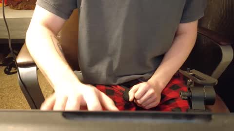 Snapshot of isaac_sheffield chatting on December 23, 2024, 4:55 am isaac online show from December 23, 2024, 4:55 am