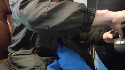 Snapshot of isaac_sheffield chatting on December 27, 2024, 2:12 pm isaac online show from December 27, 2024, 2:12 pm