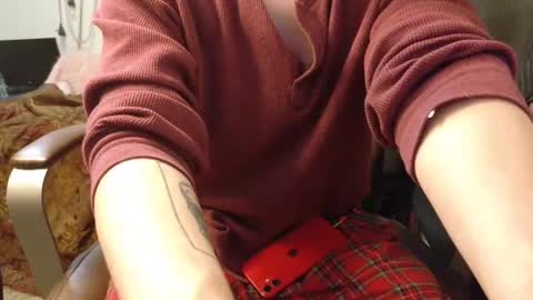 Snapshot of isaac_sheffield chatting on January 1, 2025, 1:37 am isaac online show from January 1, 2025, 1:37 am