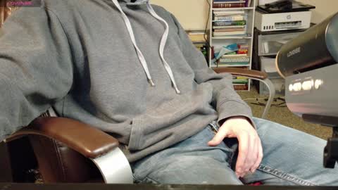 Snapshot of isaac_sheffield chatting on January 22, 2025, 2:46 pm isaac online show from January 22, 2025, 2:46 pm