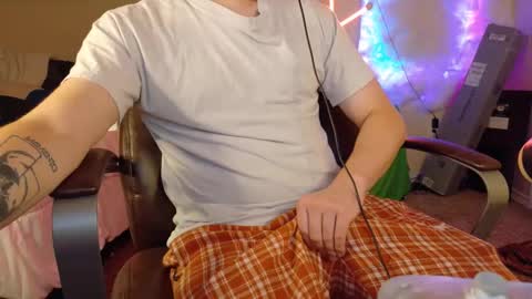 Snapshot of isaac_sheffield chatting on September 14, 2025, 1:32 pm isaac online show from September 14, 2025, 1:32 pm