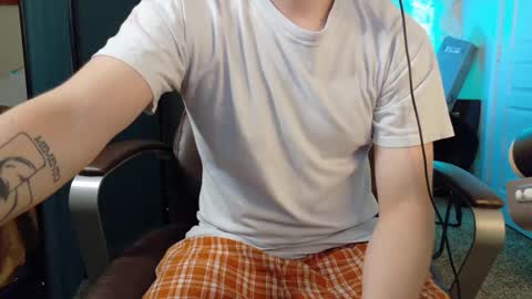 Snapshot of isaac_sheffield chatting on October 2, 2025, 8:43 am isaac online show from October 2, 2025, 8:43 am