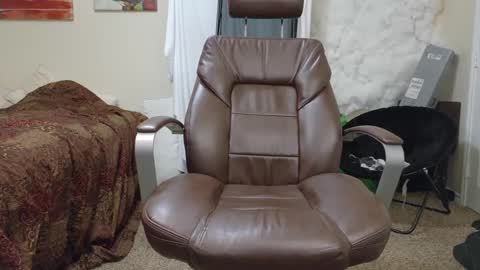 Snapshot of isaac_sheffield chatting on October 9, 2025, 5:33 pm isaac online show from October 9, 2025, 5:33 pm