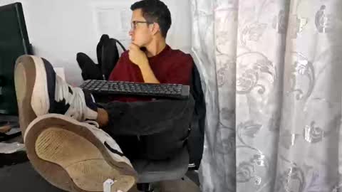 Snapshot of isaac_winter_ chatting on October 31, 2025, 4:24 am Isaac online show from October 31, 2025, 4:24 am