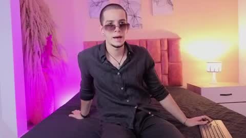 isaacblaze  online show from May 14, 2026, 4:30 am
