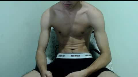 Snapshot of isaaclatino chatting on April 12, 2026, 3:22 am isaac online show from April 12, 2026, 3:22 am
