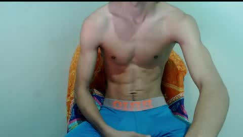 Snapshot of isaaclatino chatting on April 19, 2026, 3:17 am isaac online show from April 19, 2026, 3:17 am