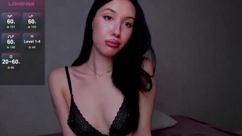 Snapshot of isabel_fontana chatting on October 20, 2025, 12:05 pm Bella online show from October 20, 2025, 12:05 pm
