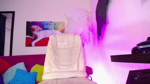 isabel online show from October 6, 2025, 2:47 pm