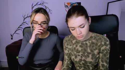 Snapshot of isabel_wave chatting on November 6, 2025, 1:23 pm isabel online show from November 6, 2025, 1:23 pm