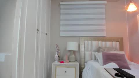 isabela__x online show from March 9, 2026, 11:36 am