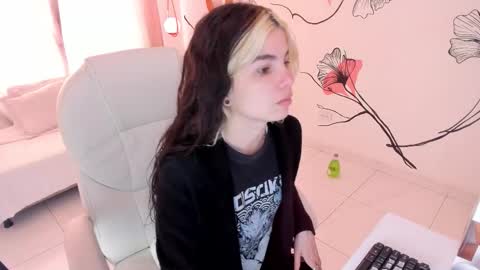 isabela_fiorelli online show from September 14, 2025, 1:32 pm