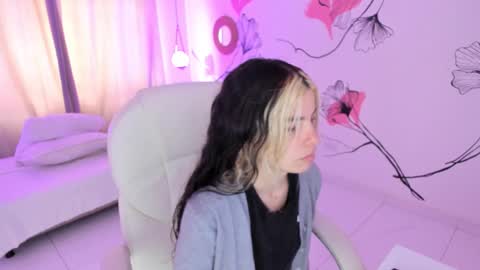 isabela_fiorelli online show from September 15, 2025, 1:22 pm