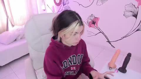 isabela_fiorelli online show from October 6, 2025, 1:08 pm