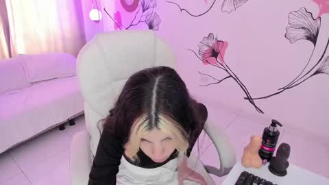 isabela_fiorelli online show from October 9, 2025, 1:53 pm