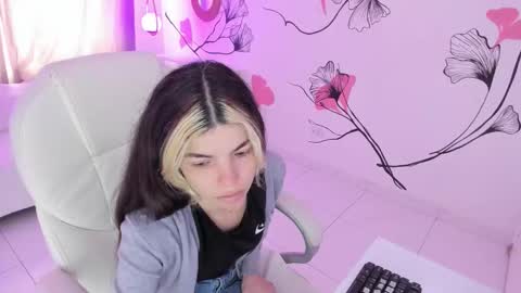 isabela_fiorelli online show from October 12, 2025, 1:21 pm