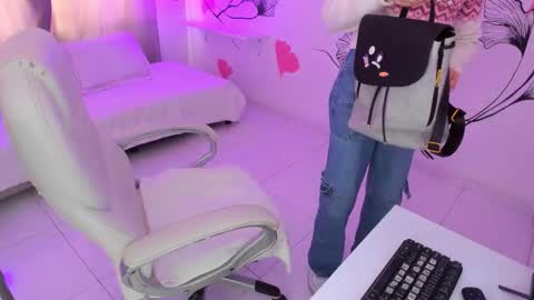 isabela_fiorelli online show from December 1, 2025, 1:05 pm