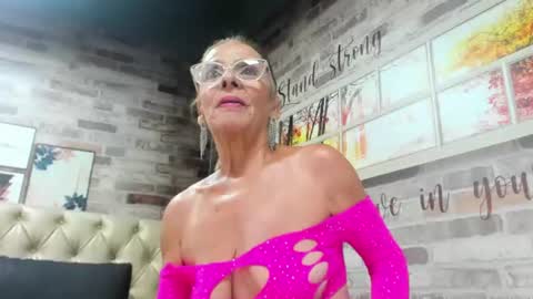 Snapshot of isabela_gomez3 chatting on June 10, 2026, 8:52 pm Isabela online show from June 10, 2026, 8:52 pm