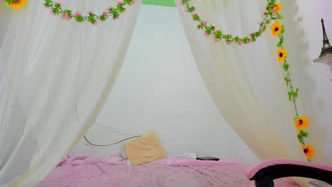 Snapshot of isabela_gonzalez_ chatting on January 22, 2025, 4:13 am ISA online show from January 22, 2025, 4:13 am