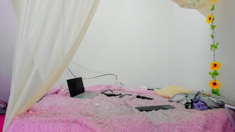 Snapshot of isabela_gonzalez_ chatting on January 22, 2025, 10:18 am ISA online show from January 22, 2025, 10:18 am