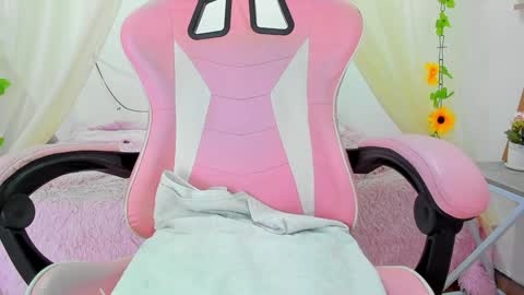 Snapshot of isabela_gonzalez_ chatting on January 25, 2025, 4:45 am ISA online show from January 25, 2025, 4:45 am