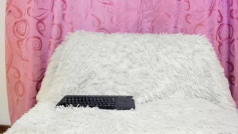 Snapshot of isabela_gonzalez_ chatting on September 18, 2025, 4:25 am ISA online show from September 18, 2025, 4:25 am