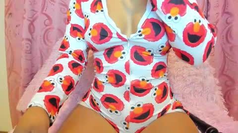 Snapshot of isabela_gonzalez_ chatting on September 19, 2025, 5:09 am ISA online show from September 19, 2025, 5:09 am