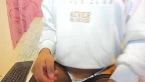 Snapshot of isabela_gonzalez_ chatting on October 29, 2025, 4:59 am ISA online show from October 29, 2025, 4:59 am