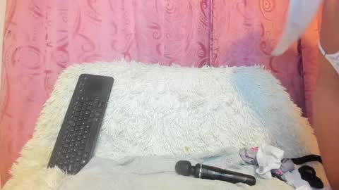 Snapshot of isabela_gonzalez_ chatting on November 3, 2025, 5:52 am ISA online show from November 3, 2025, 5:52 am