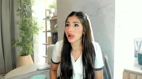 isabelastefano online show from May 10, 2026, 3:23 am