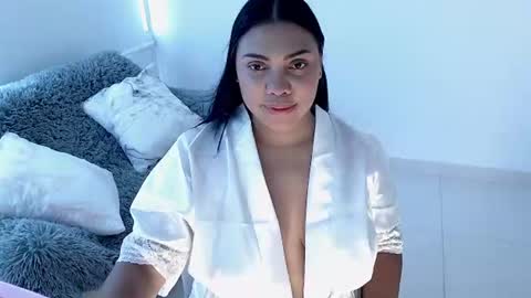 isabelateran online show from June 26, 2026, 8:02 pm