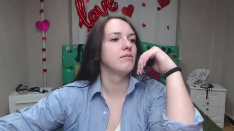 IsabelBlackberry online show from October 17, 2025, 5:21 am