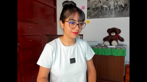 Isabella22 1 online show from December 4, 2024, 2:26 pm