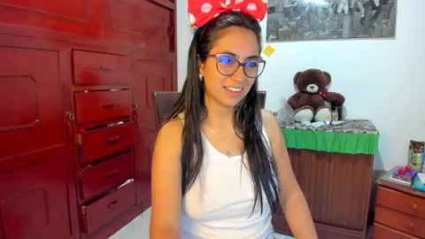 Isabella22 1 online show from January 19, 2025, 4:22 am