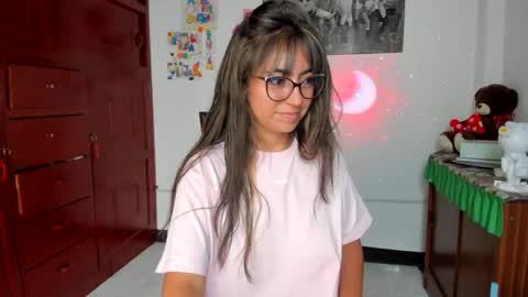 Isabella22 1 online show from February 5, 2025, 4:36 pm