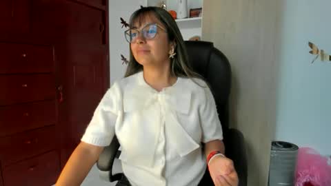 Isabella22 1 online show from January 7, 2026, 6:10 pm