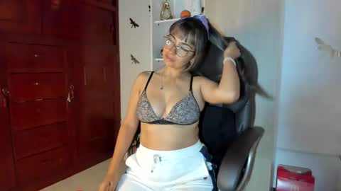 Isabella22 1 online show from February 12, 2026, 12:27 am