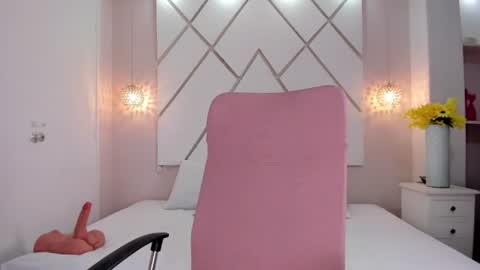 Snapshot of isabella__shine chatting on July 1, 2026, 4:40 pm Isa online show from July 1, 2026, 4:40 pm