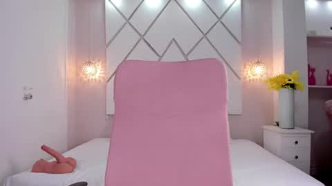 Snapshot of isabella__shine chatting on July 8, 2026, 4:00 pm Isa online show from July 8, 2026, 4:00 pm
